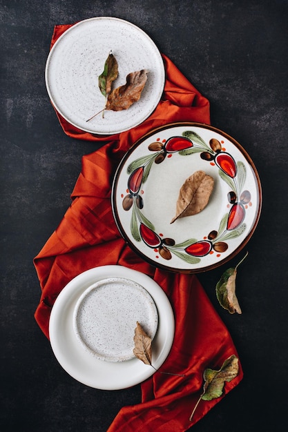 Zestaw talerzy i potraw